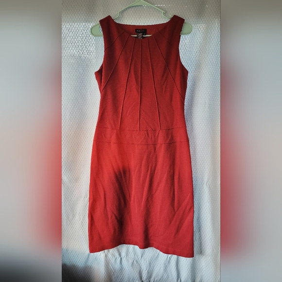 BCBG MaxAzria Red Sleeveless Sheath Dress | Stretch Knit Career / Cocktail Sz 8 - Picture 2 of 5